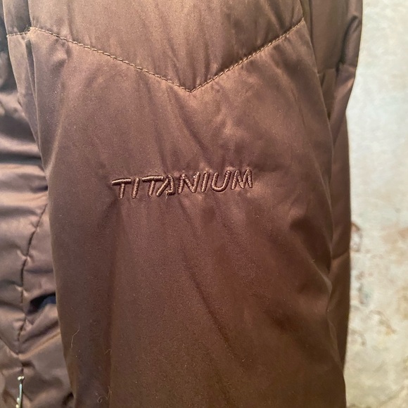 Columbia Chocolate Titanium Lightweight Jacket - Picture 4 of 10